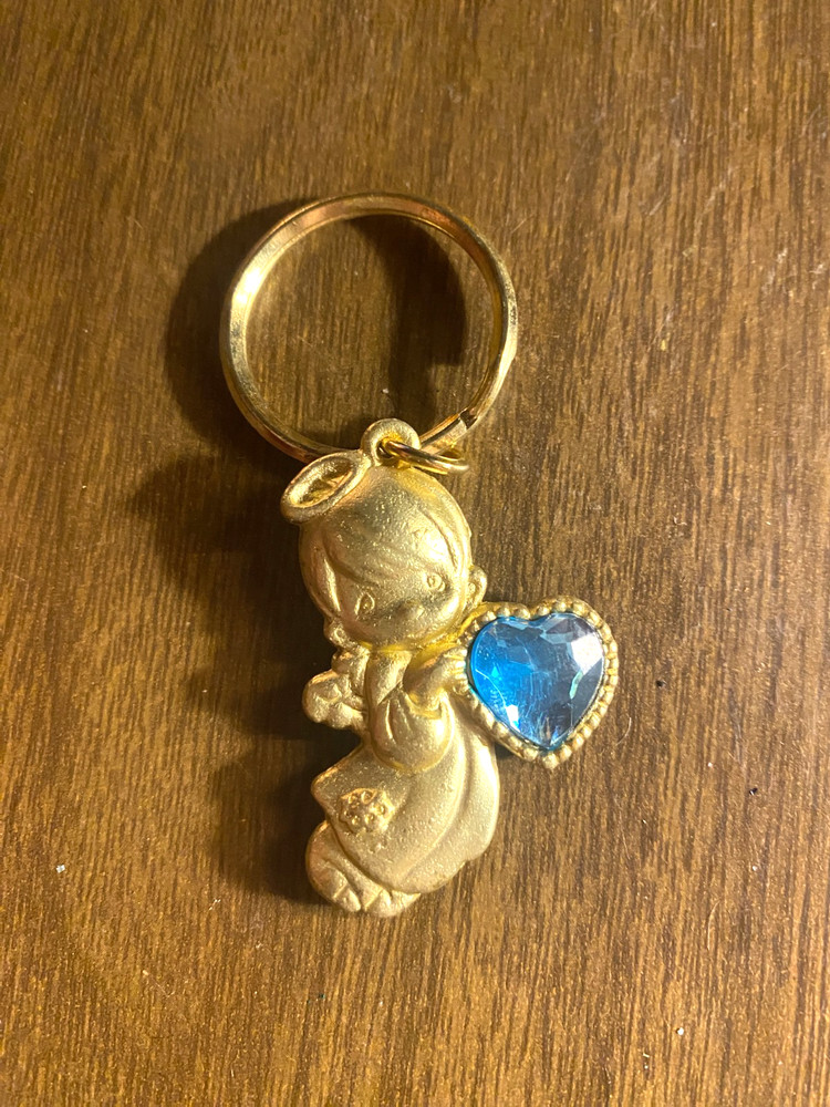 Vintage Precious moments BLUE Lucite DECEMBER Gold Tone Key Chain/PENDANT 1 3/4″