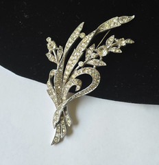 Rare Book Piece Vintage 30s Trifari Silver Tone Glass Rhinestones Brooch 3,5″ T