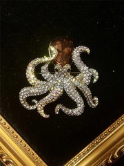 Vintage Luxury Crystal Shining Brooch Pin For Women Men Retro Antique Badge