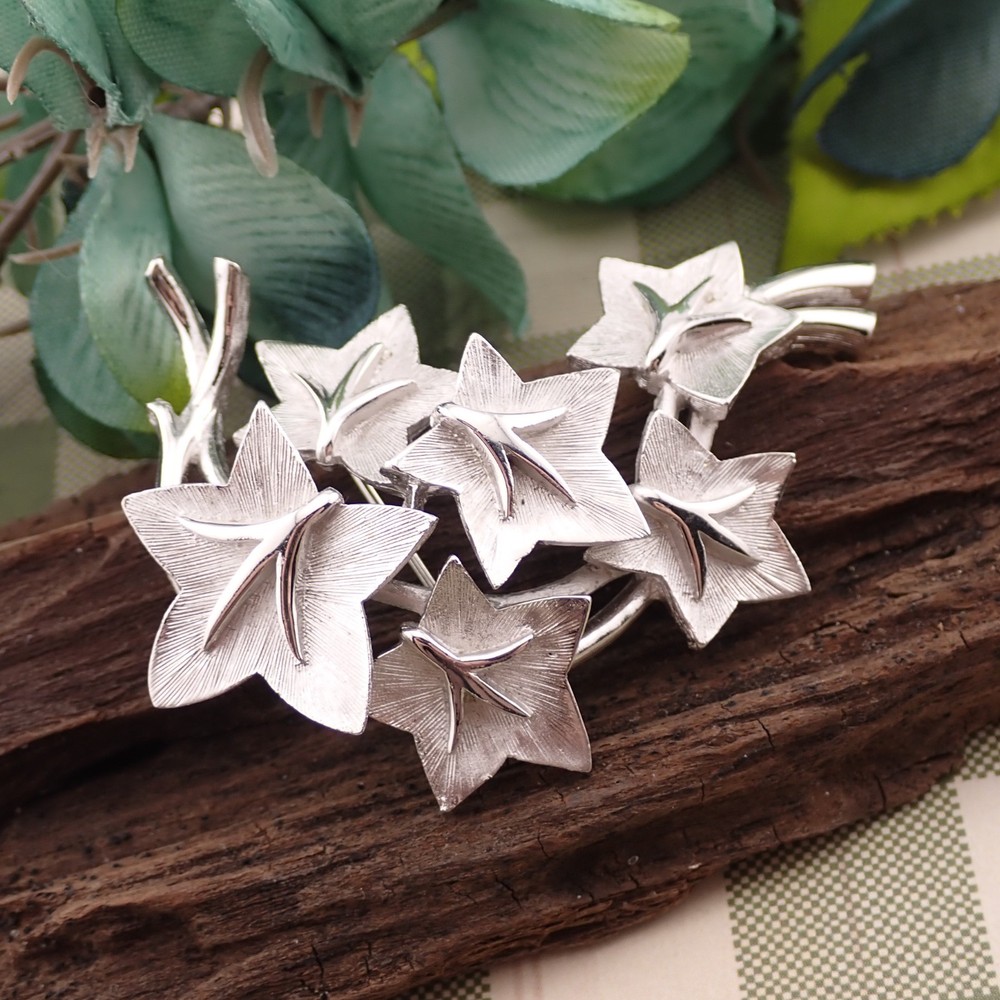 Vintage Crown Trifari Ivy Leaf Layered Brushed Silver Tone Pin Brooch