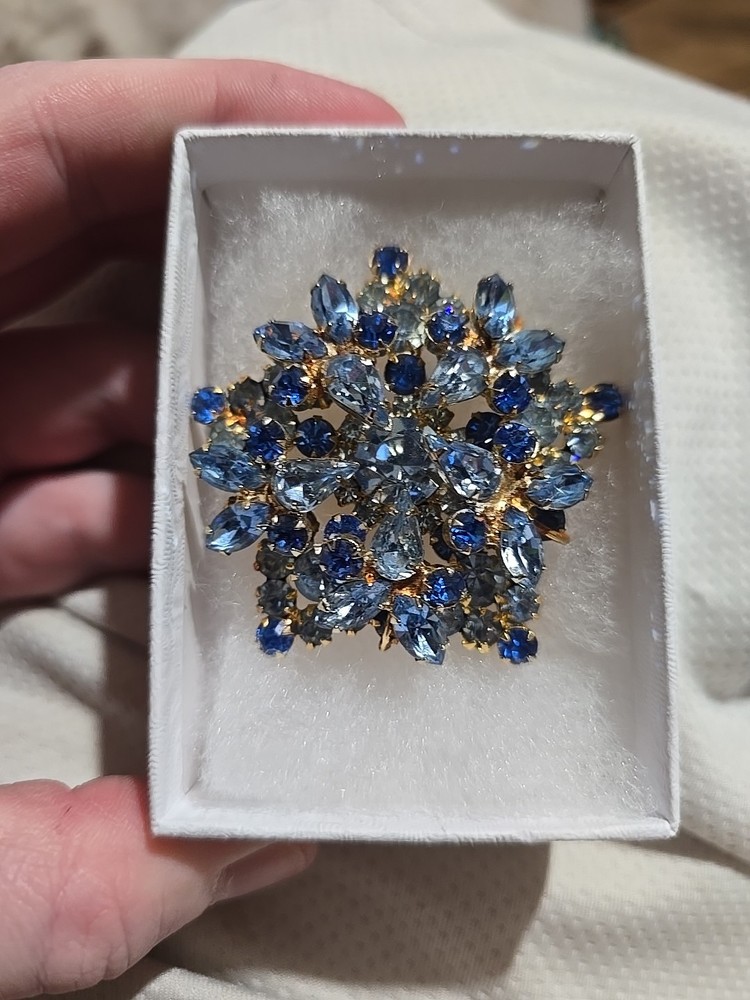Vintage JULIANA Brooch Layered Hues of Blue Rhinestone Beautiful Gold Tone