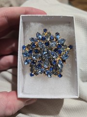 Vintage JULIANA Brooch Layered Hues of Blue Rhinestone Beautiful Gold Tone