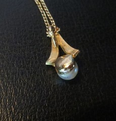 PEARL PENDANT NECKLACE Yellow Gold Tone Elegant Setting 1950s Dainty Tiny Links