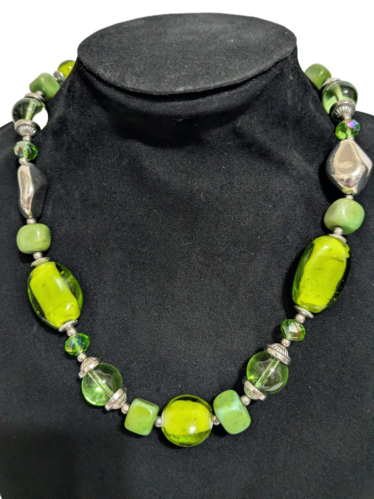 VTG 21″ Glass Gemstone Green & Silver Artisan Beaded Necklace Crab Clasp Bold