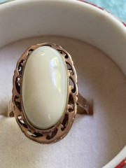 PRISTINE VINTAGE 14k GOLD WHITE POSSIBLE CORAL RING ~SIZE 6.5~ORNATE SETTING