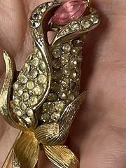 Vintage Signed FRANCOIS Long stem Rhinestone Flower Brooch Pink Gold-tone READ