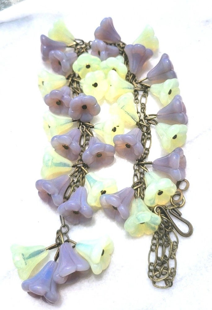 SALE! VINTAGE URANIUM TRUMPET FLOWER YELLOW/LILAC GLASS NECKLACE SET OOAK BIG!