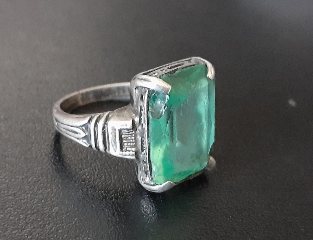Vintage Art Deco Woman’s Size 4 Faux Emerald & Sterling Ring