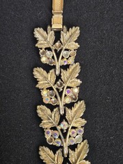 Vintage Signed Coro Gold Tone Textured Leaf Link Bracelet with Rhinestones
