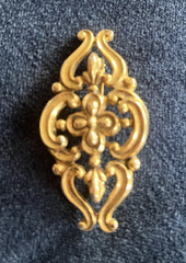 VTG Victorian Revival Gold Pated Floral Filigree Scalloped Brooch Pin 2.25 in