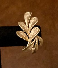 Vintage FRANCOIS Earrings Gold Tone Clip On Leaves Foliage Signed