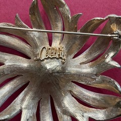 Celebrity NY Signed VTG White Flower Brooch Pin Gold Tone Textured Petals 1960s