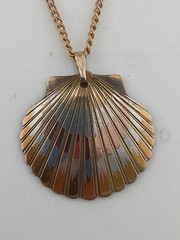 1970S Barton & REED Damascene Clam Shell Design Pendant Necklace