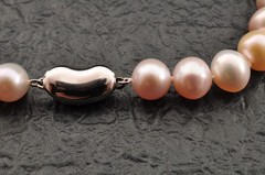 Off-round shape freshwater pearls necklace (440mm(17.3in) 212.5ct) “GEM REPORT”.
