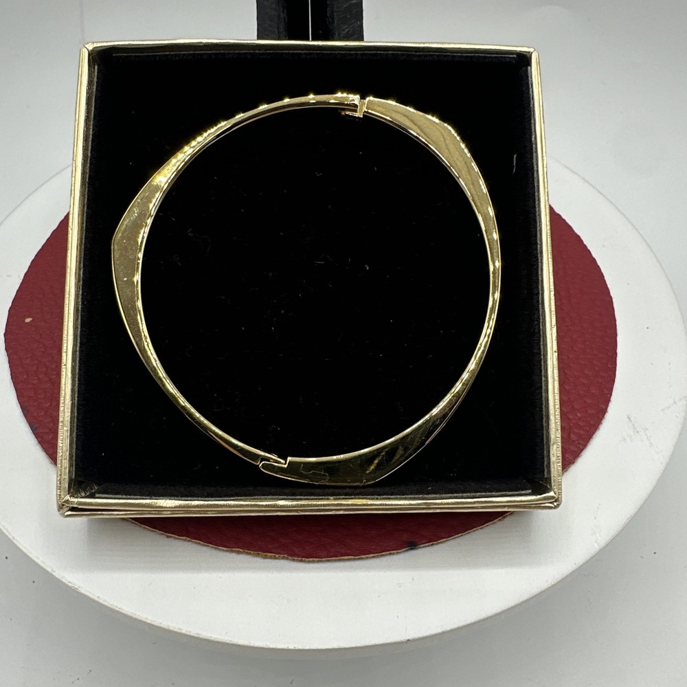 NWB Vintage GIOVANNI geometric gold toned bracelet. See pics.