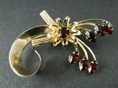 Brooch-pendant vintage 7 red stones