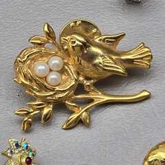 Vintage Brooch Lot Monet JJ Avon Animal Bird Frog Rhinestone 8 Pieces