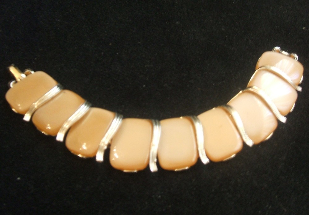Vintage Lisner Thermoset Lucite Cafe Au Lait Bracelet 7 1/4 Inch by 7/8 Inch