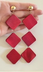 VTG Earrings Statement Clip Dangle Magenta Wood Chunky Shoulder Sweepers Rare