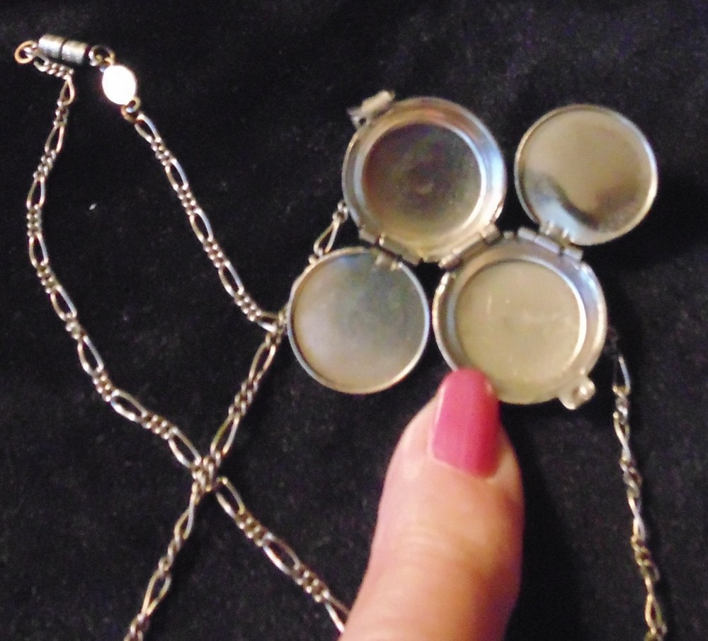 Vtg. 1928 Chain w Round Photo Pendant – OPEN UP FOUR 4 PHOTO CHAMBERS – Unique!