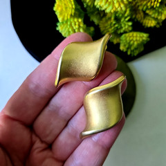 Vintage Erwin Pearl Gold Brushed Modernist Earrings Clip on