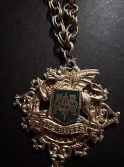 Vintage The Buffs Goldtone Metal Green Enamel Crest Pendant Necklace 17 Inches