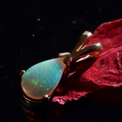 14k y/gold pendant 0.30ct natural Australian fiery opal solitaire 0.80gr N3744