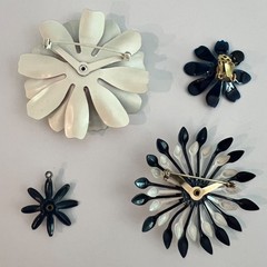 Vintage 1960s Red White & Blue MOD & NICE!! Enamel Flower Brooch Pin Earring Lot