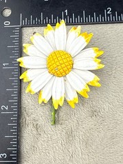 Vintage Enamel Flower Brooch Daisy