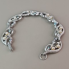 Vintage Rhinestone Bracelet Faux Pearls Silver Tone Scalloped 7″