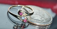 14k yellow gold 3-stone sz 6.25 ring 0.15ct natural diamond, treated ruby 1.3g