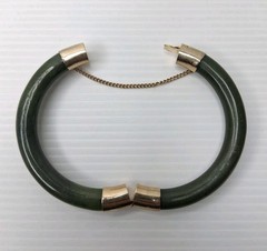 Vintage Green Nephrite Jade Hinged Gold Tone Bangle Bracelet Push Lock