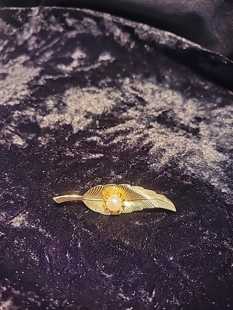 Vintage Gold Tone Brooch Leaf Feather White Bead Prong Ornate Jewelry Costume