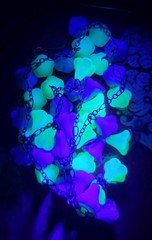 SALE! VINTAGE URANIUM TRUMPET FLOWER YELLOW/LILAC GLASS NECKLACE SET OOAK BIG!