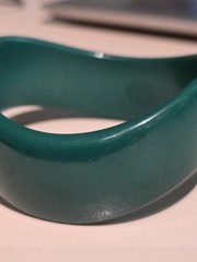 Vtg Mod Green Chunky Wide Acrylic Plastic Lucite Resin Bangle Statement Bracelet