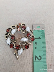 Lisner Vintage Gold Tone Brooch Rootbeer Color Rhinestones/Baby Tooth Faux Pearl