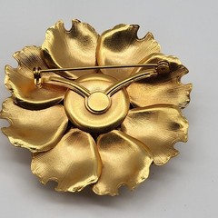 Beautiful bold 3D goldtone faux pearl flower brooch pin whimsical corsage bridal
