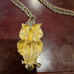 Vintage Gold Tone Owl Pendant Necklace Large Ridged Eyes Textured Body 18″ Chain