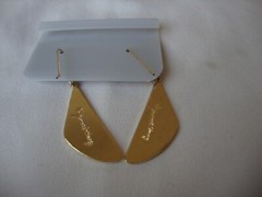 VINTAGE SAMUEL HUANG DESIGNER CLOISONNE RETRO MOD CREAM DANGLE HOOK EARRINGS
