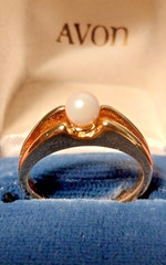 NOS Vintage 1985 Avon Genuine Cultured Pearl Ring Size 8 18K HGE Blue Velvet Box