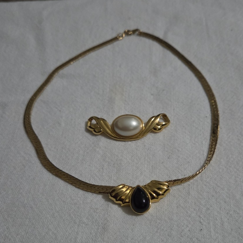 Vintage Marvella Interchangeable Pendant Necklace Set Gold Tone Faux Pearl Onyx