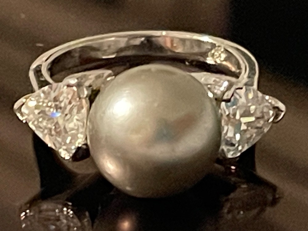 Vintage signed trillion cut crystal 925 Sterling Silver Ring 8 Suzanne Somers