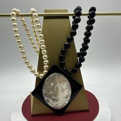 Vintage Mother of Pearl Inlay Black Resin Bicolor Necklace. See pics.