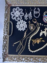 Mixed costume jewelry rhinestones lot a lot of nice pieces d6