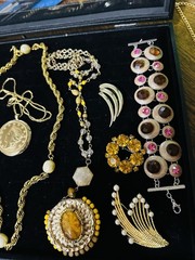 Vintage Lot Of 10 Jewelry Necklaces Bracelet Brooch Carolee-nice