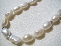 PRETTY 18″ LARGE WHITE BAROQUE PEARLS NECKLACE WITH STERLING SILVER CLASP