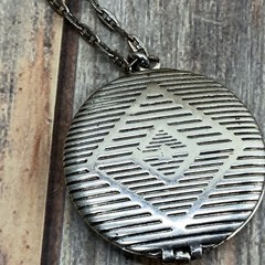 Signed FOSSIL antique silver anchor link magnetic locket necklace