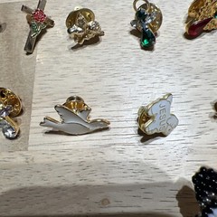 Vintage lot of Assorted Pins. 19 Pieces. Lot 296