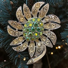Vtg Sarah Coventry Mountain Flower Brooch Green AB Rhinestones Silver Tone 1968