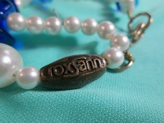 Vintage RoxSann Chunky White Faux Pearl & Blue Acrylic Bead Necklace 34″ / O